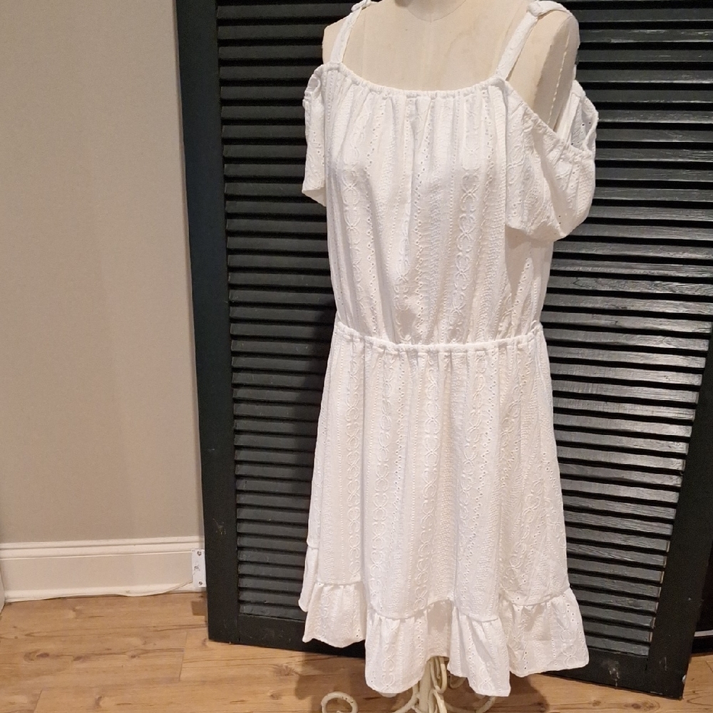 New White Off-Shoulder Eyelet Lined Dress Teen XL or Wom L Check Measurements